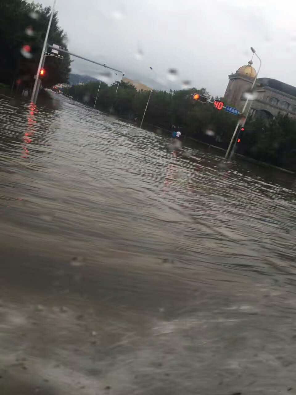 棲霞暴雨實(shí)錄，威力與影響的震撼瞬間視頻曝光